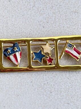 Vintage American Flag Stars Enamel Brooch 90s Gold Tone Metal USA Heart Pin